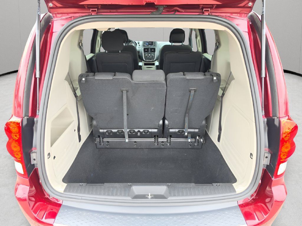Used 2019 Dodge Grand Caravan SE w/ UConnect Hands-Free Group FWD image 13