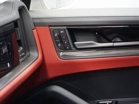 Used 2026 Porsche Cayenne GTS AWD/4WD image 22