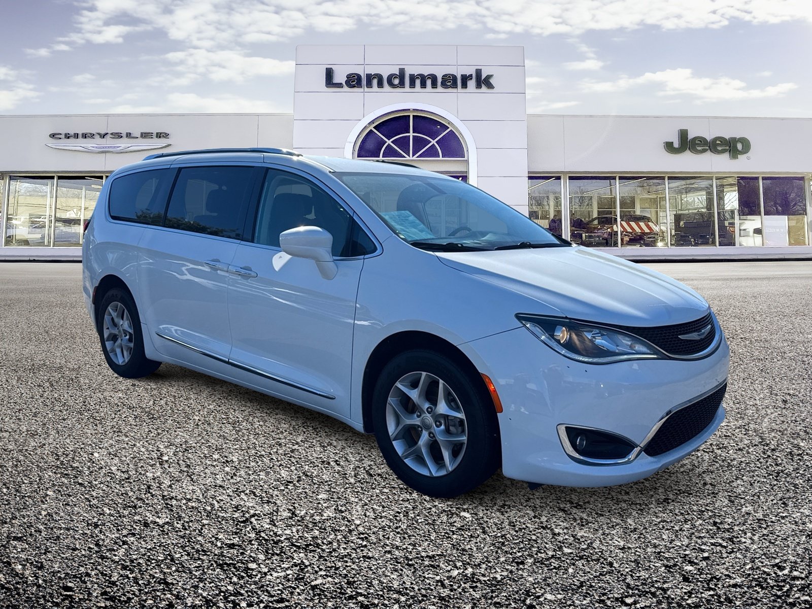 Used 2020 Chrysler Pacifica Touring-L Plus w/ Tire & Wheel Group FWD image 21