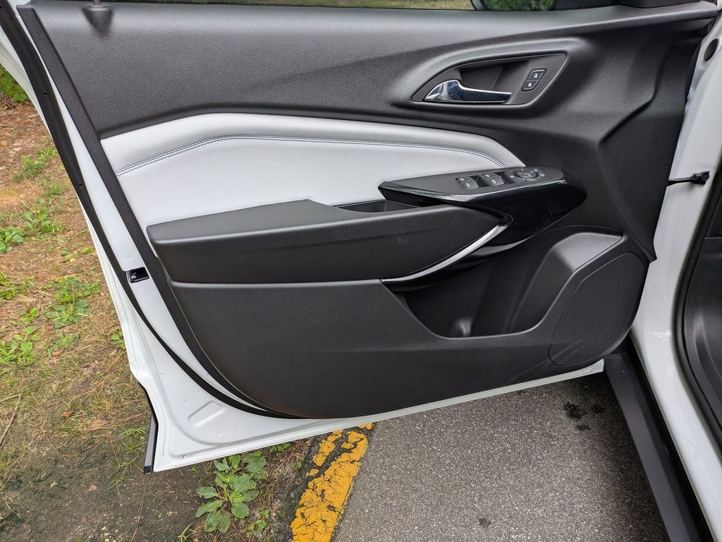 New 2026 Chevrolet Trax LT w/ Driver Confidence Package FWD image 8