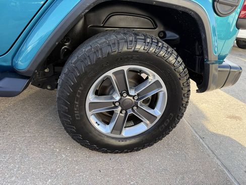 Used 2020 Jeep Wrangler Unlimited Sahara AWD/4WD image 35
