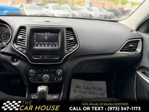Used 2019 Jeep Cherokee Latitude Plus w/ Cold Weather Group AWD/4WD image 21