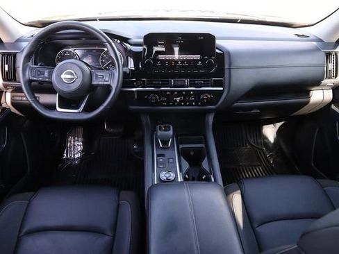 Certified 2025 Nissan Pathfinder SL w/ Black Appearance Package AWD/4WD image 24