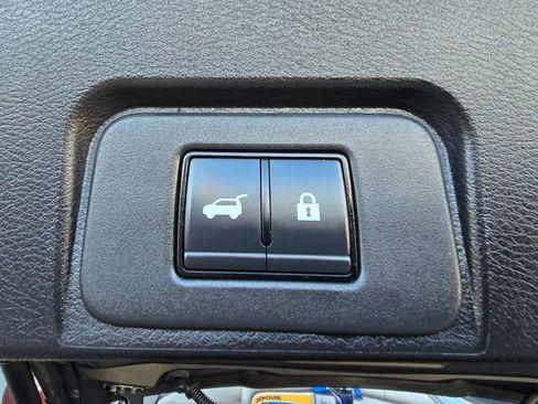 Used 2025 Nissan Rogue SV image 25