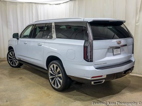 New 2026 Cadillac Escalade ESV Luxury w/ Touring Package image 7