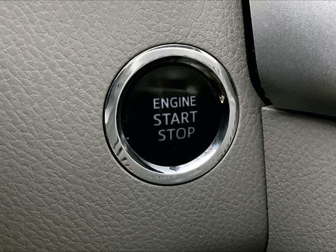 Used 2017 Toyota Highlander XLE AWD/4WD image 33
