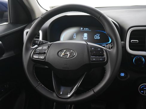 Used 2023 Hyundai Venue Limited image 15