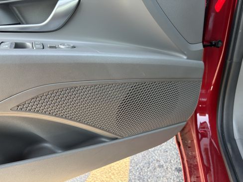 Used 2025 Hyundai Elantra SEL FWD image 22
