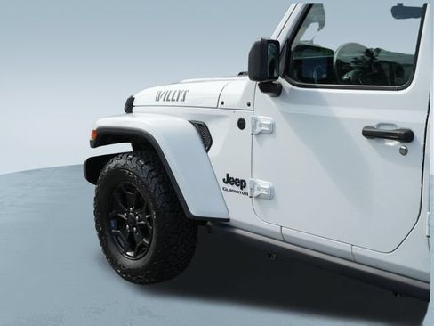 Used 2021 Jeep Gladiator Sport AWD/4WD image 38