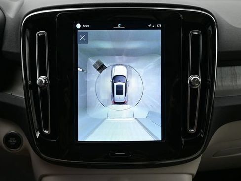 Used 2023 Volvo XC40 B5 Plus w/ Protection Package Premier AWD/4WD image 21