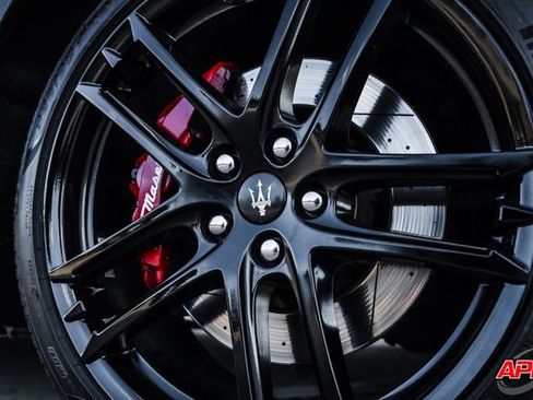 Used 2018 Maserati GranTurismo Sport image 3