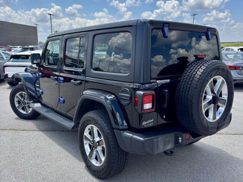 Used 2019 Jeep Wrangler Unlimited Sahara AWD/4WD image 3