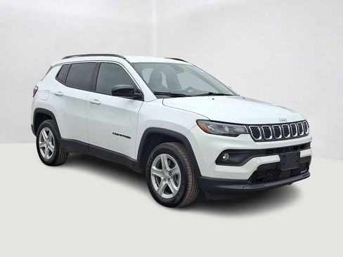 Used 2023 Jeep Compass Latitude image 4
