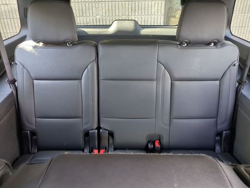 Used 2025 Chevrolet Suburban Z71 image 30