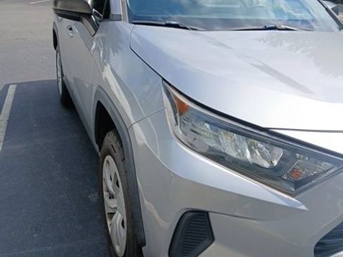 Used 2019 Toyota RAV4 LE FWD image 1
