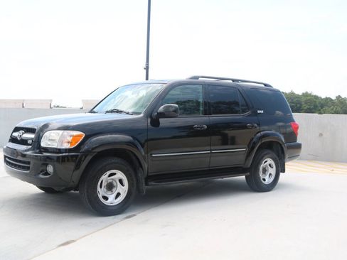 Used 2006 Toyota Sequoia SR5 RWD image 6