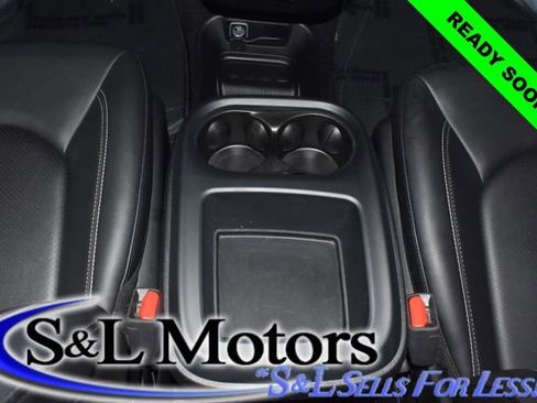 Used 2025 Chrysler Pacifica Select FWD image 21