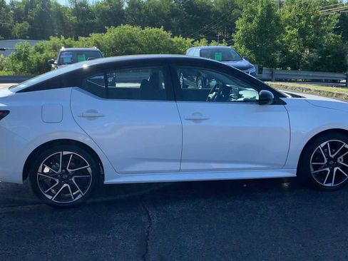 Used 2024 Nissan Sentra SR FWD image 9
