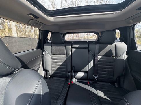 New 2025 Mitsubishi Outlander SE image 40