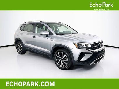 Used 2023 Volkswagen Taos SE w/ Panoramic Sunroof Package