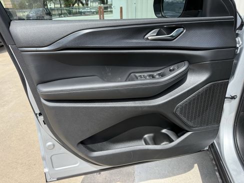 New 2025 Jeep Grand Cherokee L Altitude image 11