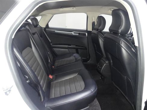 Used 2017 Ford Fusion SE w/ Equipment Group 601A image 27