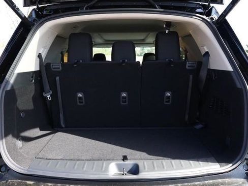 New 2026 Nissan Pathfinder SV image 9