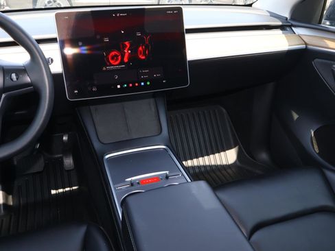 Used 2024 Tesla Model Y Long Range AWD/4WD image 14