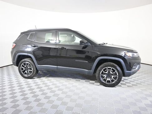 Used 2024 Jeep Compass Trailhawk AWD/4WD image 8