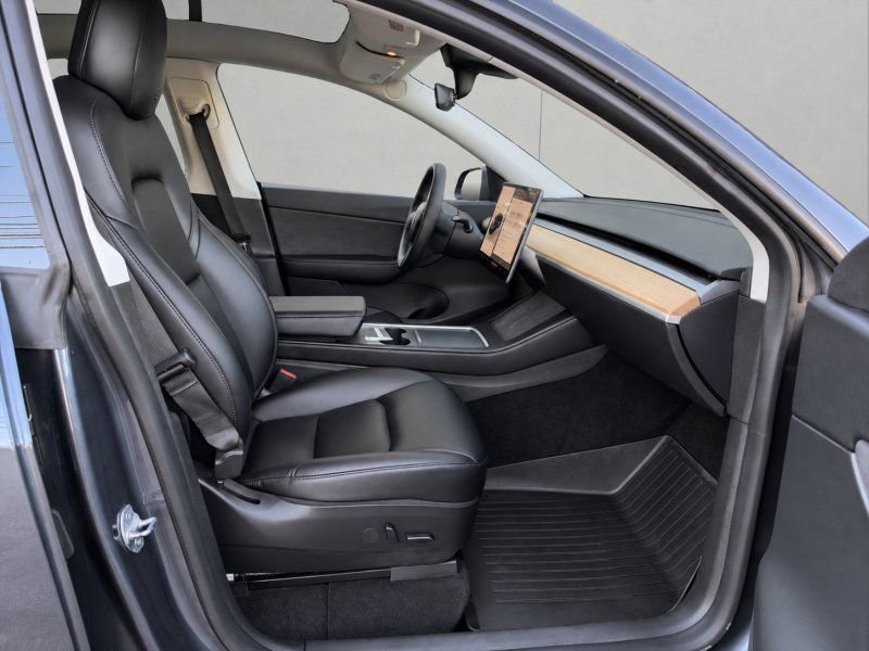 Used 2022 Tesla Model Y Long Range AWD/4WD image 13
