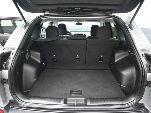 Used 2019 Jeep Cherokee Latitude w/ Popular Appearance Group image 27