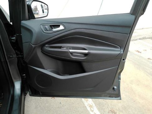 Used 2017 Ford Escape SE w/ SE Sport Appearance Package image 17