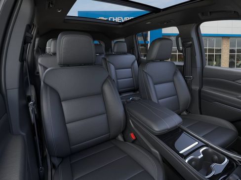 New 2027 Chevrolet Traverse LT w/ Sun and Wheel Package FWD image 16
