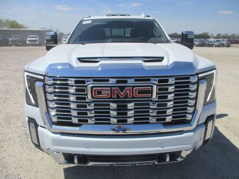 New 2026 GMC Sierra 3500 Denali w/ Denali Reserve Package image 13