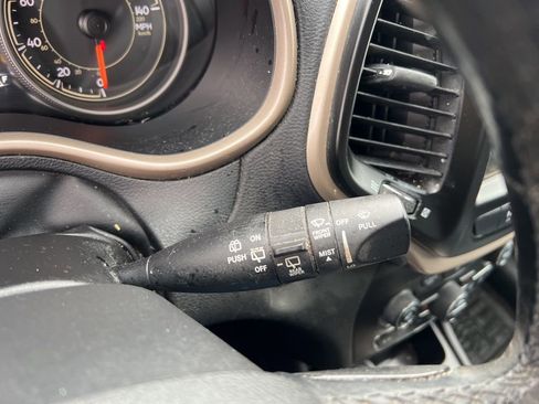 Used 2018 Jeep Cherokee Limited image 12