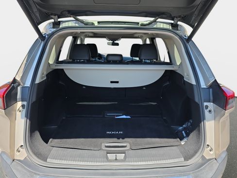 Used 2021 Nissan Rogue Platinum FWD image 10