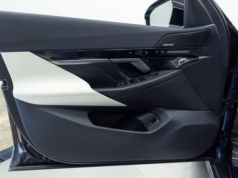 Certified 2025 BMW 530i xDrive w/ Premium Package image 10