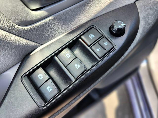 Used 2020 Toyota Sienna LE w/ LE Preferred Package FWD image 18