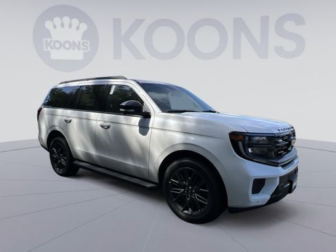 New 2026 Ford Expedition Platinum w/ Stealth Appearance Package AWD/4WD image 2