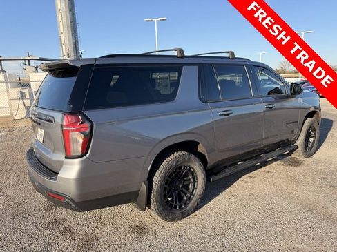 Used 2021 Chevrolet Suburban Z71 image 3