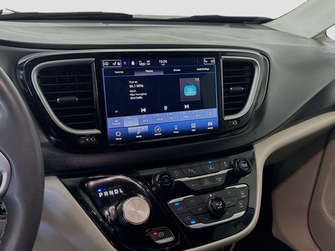 Used 2023 Chrysler Pacifica Touring-L image 18
