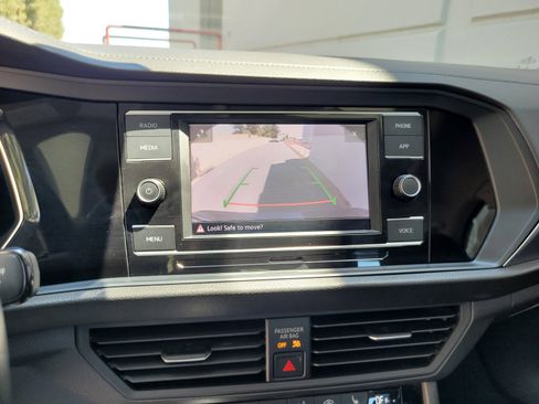Used 2024 Volkswagen Jetta SE FWD image 17