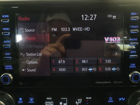 Used 2022 Toyota Highlander LE image 25