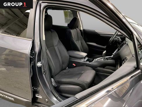 Used 2025 Subaru Outback Premium AWD/4WD image 9