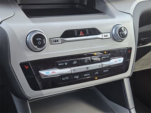 Used 2023 Ford Explorer XLT image 21