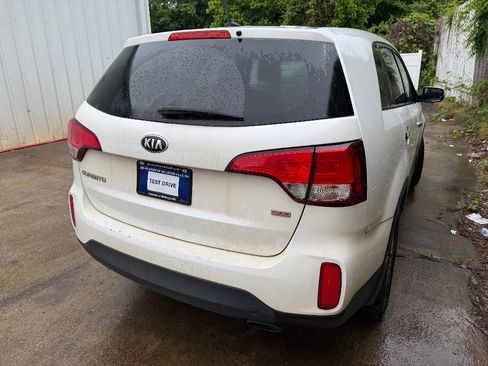 Used 2014 Kia Sorento LX FWD image 3