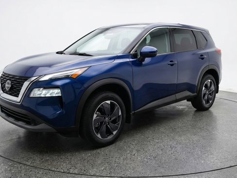 Used 2025 Nissan Rogue SV AWD/4WD image 3