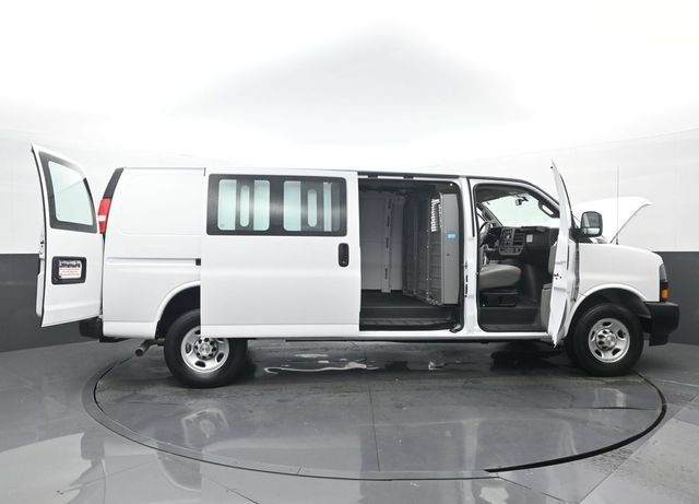 Used 2023 Chevrolet Express 2500 Extended RWD image 2
