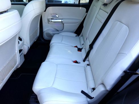 Used 2021 Mercedes-Benz GLB 250 4MATIC w/ Premium Package image 12
