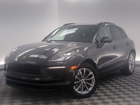 Certified 2026 Porsche Macan AWD/4WD image 1